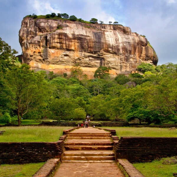 කොරියානු නියෝජිතායතනය සීගිරිය සංචාරක ව්‍යාපාරය නංවාලීම සඳහා උපාය මාර්ගික ව්‍යාපෘතියක් යෝජනා කරයි”
