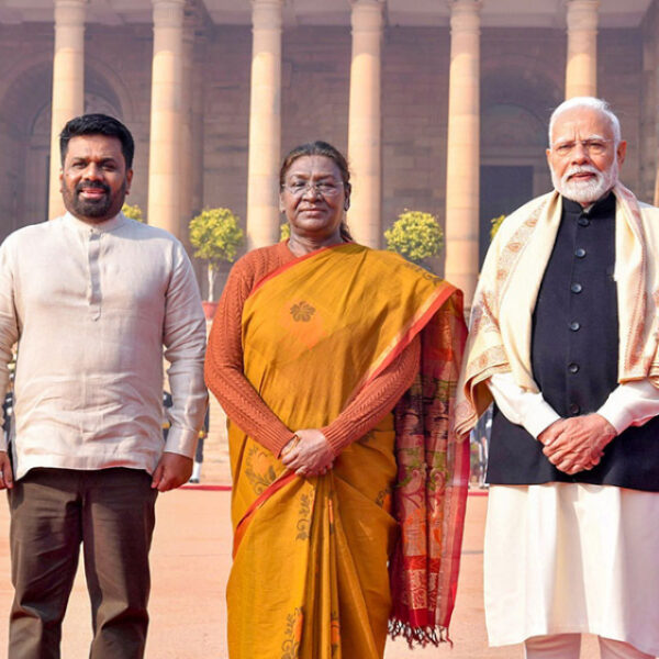 ඉන්දීය ජනාධිපතිතුමා සහ අගමැතිතුමා විසින් ජනාධිපතිතුමාට උත්කර්ෂවත් පිළිගැනීමක්