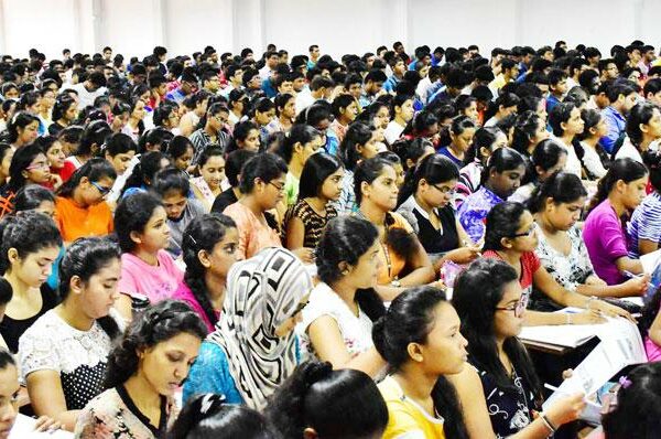 බස්නාහිර පළාතේ ටියුෂන් තහනම තාවකාලිකව අත්හිටුවයි