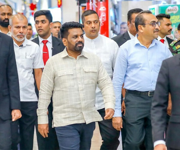 චීනයේ සාර්ථක රාජ්‍ය සංචාරය නිමවා ජනපති යළි දිවයිනට