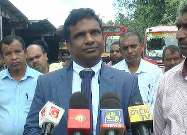 රේගුවෙන් මුදා හරින ලද කන්ටේනර් 323 ක වගකීම රජය බාරගනී
