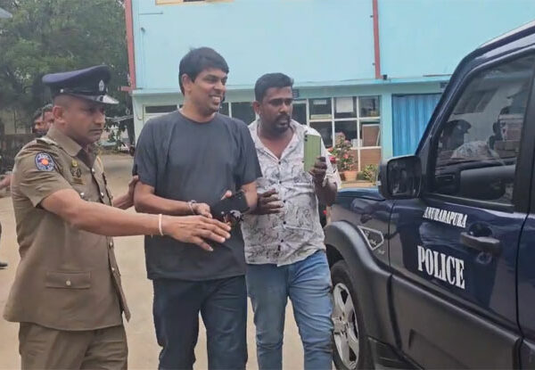 පාර්ලිමේන්තු මන්ත්‍රී රාමනාදන් අර්චූන අත්අඩංගුවට