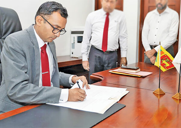 ජාතික තරුණ සේවා සභාවේ සභාපති ඉල්ලා අස්වෙයි