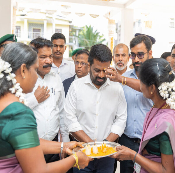 ජනාධිපතිවරයාගේ යාපනය සංචාරයට ගුවන් යානා භාවිතා කළේ නෑ