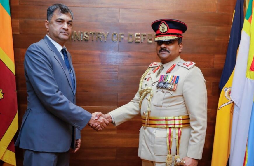 නව යුද හමුදාපතිවරයා ආරක්ෂක ලේකම් හමුවෙයි