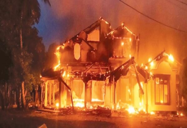 ‘අරගලය’ සමයේ ගිනිගත් නිවාස සඳහා දේශපාලනඥයින්ට ලැබුණු වන්දිය හෙළිවේ