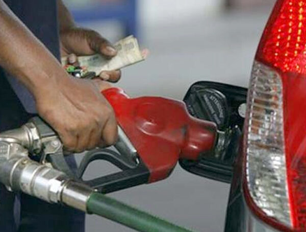 ඉන්ධන මිල සංශෝධනය කරයි