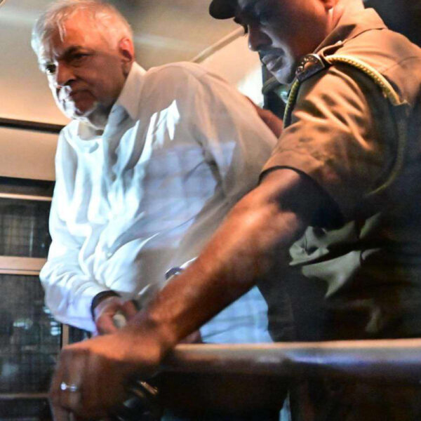 රනිල් බන්ධනාගාර රෝහලට ඇතුළත් කෙරේ