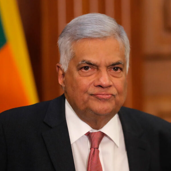 හිටපු ජනපති රනිල් අත්අඩංගුවට