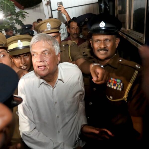 රනිල් වැලිකඩ බන්ධනාගාරයට